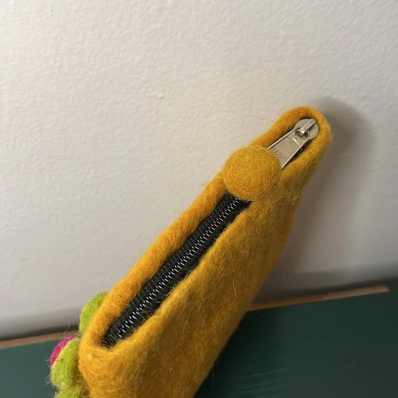 Retro 100% Wool Flower Power Mustard Yellow Vintage 1970s Coin Purse Wallet - Picture 6 of 7